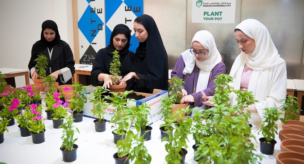 https://2022.constructionintelsummit.com/wp-content/uploads/2024/11/Sharjah-Sustainable-City-University-students-participating-in-the-Plant-Your-Pot-workshop-1-1000x540.jpg